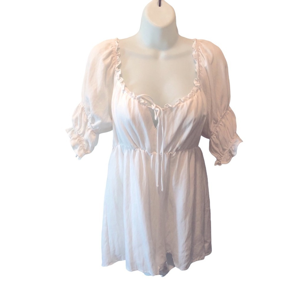 Le Lis Collection MANDY BABYDOLL ROMPER Sz. M White Romantic Smocked Back Sexy